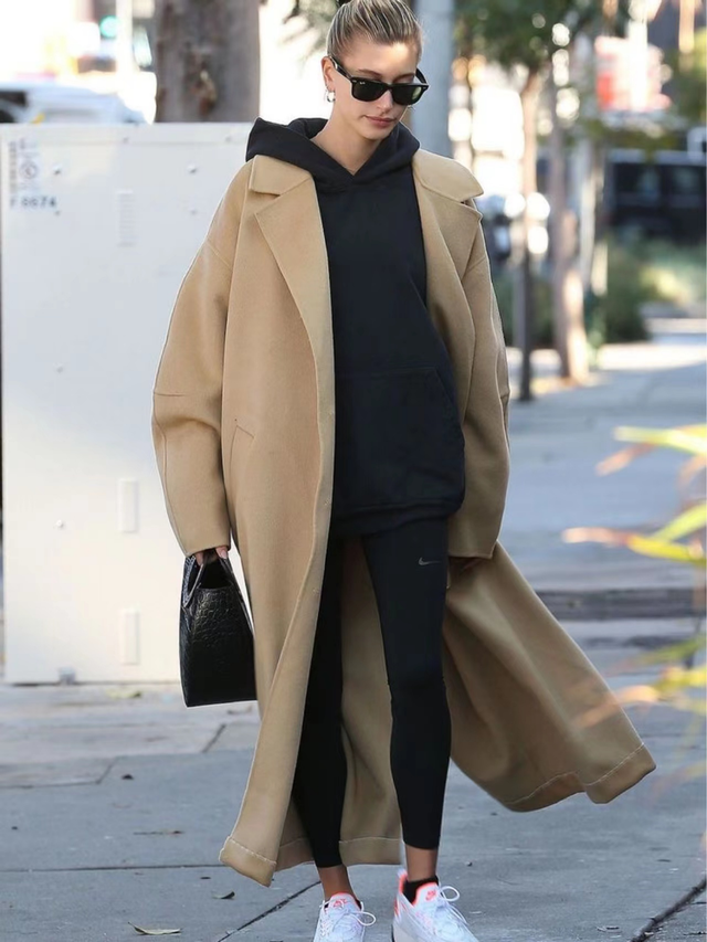 卫衣搭配什么外套，带帽卫衣搭配什么外套（时髦显瘦又高级）