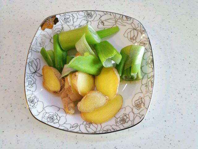 西兰花排骨创意菜名，西兰花创意菜品（教你营养解馋的西兰花烧排骨）