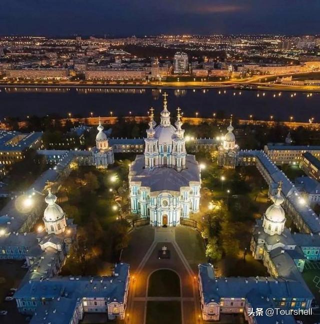 世界上最大的教堂，世界上最大的教堂是什么（圣彼得堡最美丽的教堂）