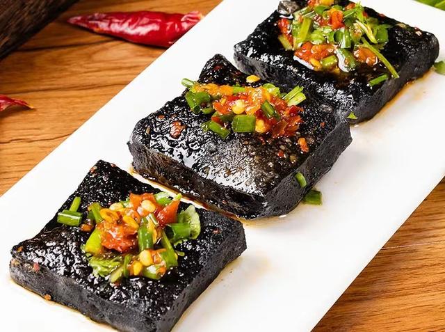 长沙有什么好吃的，长沙有什么好吃的特色美食街（长沙最有名的5种小吃）