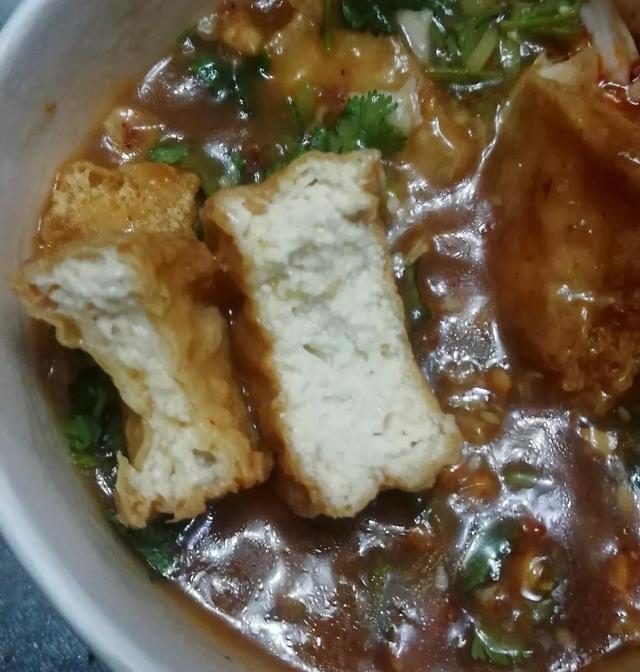 臭豆腐加盟品牌有哪些，加盟臭豆腐哪个牌子好（两家红火臭豆腐谁更胜一筹）