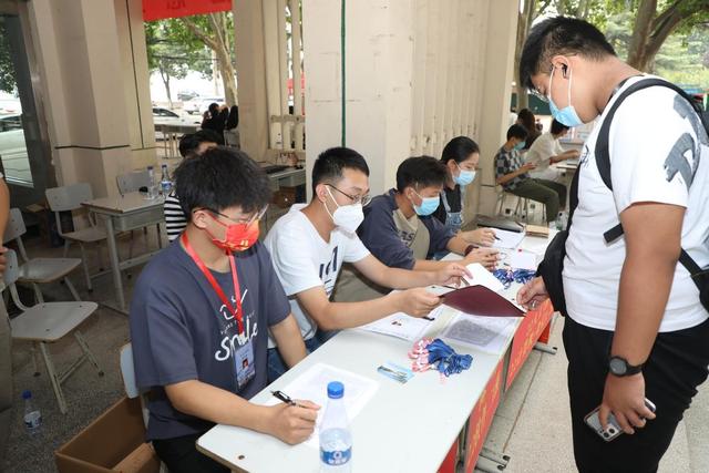 河南水利与环境职业学院，2021级河南水利与环境职业学院新生开学时间和入学指南及入学军训考试（河南水利与环境职业学院7000余名小萌新来啦）