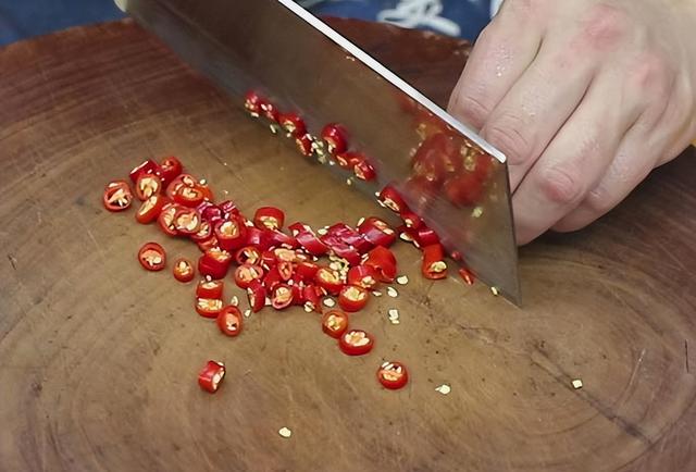 减肥能吃粉丝吗，减肥期间可以吃多少克粉丝（天暖了建议大家：常吃3样）