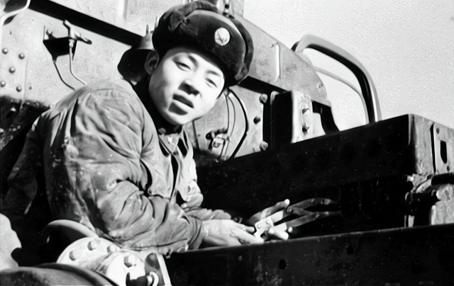 雷锋简介50字，雷锋故事简介（雷锋精神是什么）