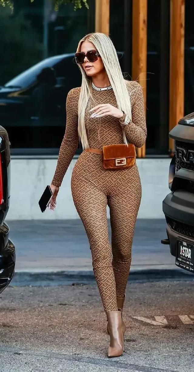 欧美闺蜜头像。微信，欧美闺蜜头像。（欧美女星科勒卡戴珊）