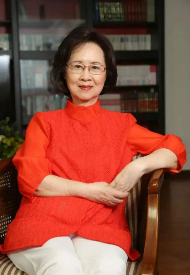 琼瑶的3段感情：与平鑫涛“忍爱”18年，劝原配：你也可以来我家