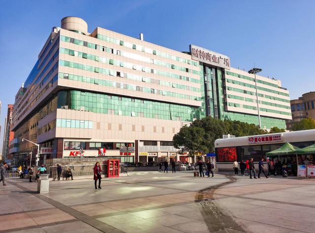 武汉火车站图片，2021年华中师范大学武汉传媒学院录取通知书查询入口_什么时候收到及发放时间（坐拥超洋气火车站黄金位置）