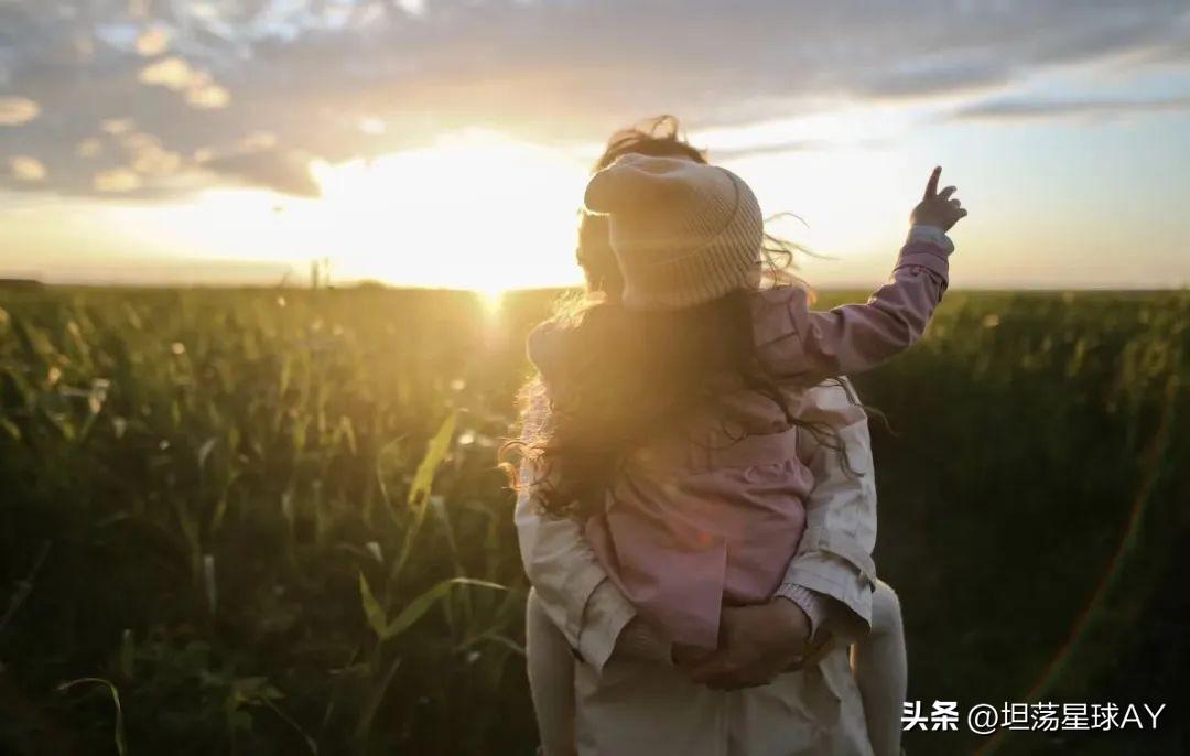 女人发抖音最火的句子伤感，女人发抖音容易火的句子（这一代孩子远比我们想象的更痛苦、更深刻……）