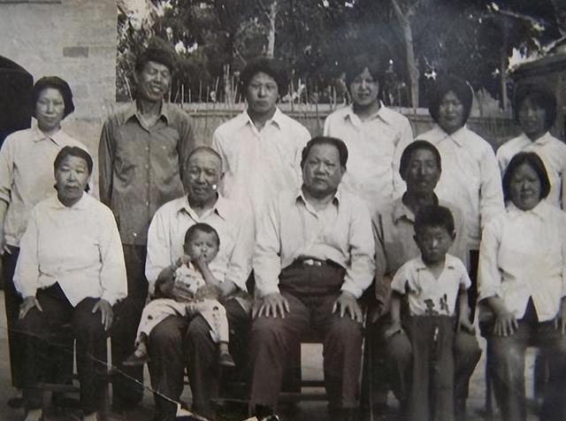 李银桥简介 子女，李银桥简介（弥留之际拉着外甥手）