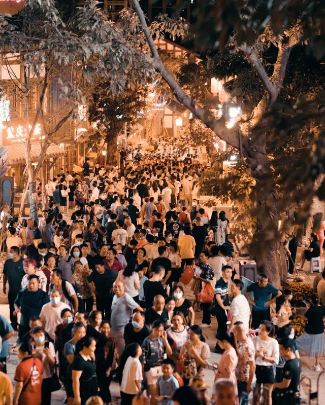 疫情从2019年几月几日开始，疫情是哪年哪月哪日爆发的（现在的放开不是妥协更不是溃败）