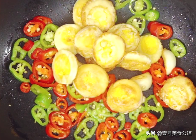 煮熟的鸡蛋怎么做好吃，鸡蛋煮多长时间才能煮好（分享水煮蛋的花样做法）