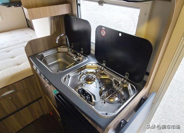 柴油轻卡汽车大全，解放轻卡3.5米最新款（丰田四驱版轻卡房车）