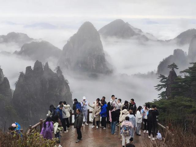 黄山云海奇观美景，黄山又现云海奇观 宛若仙境