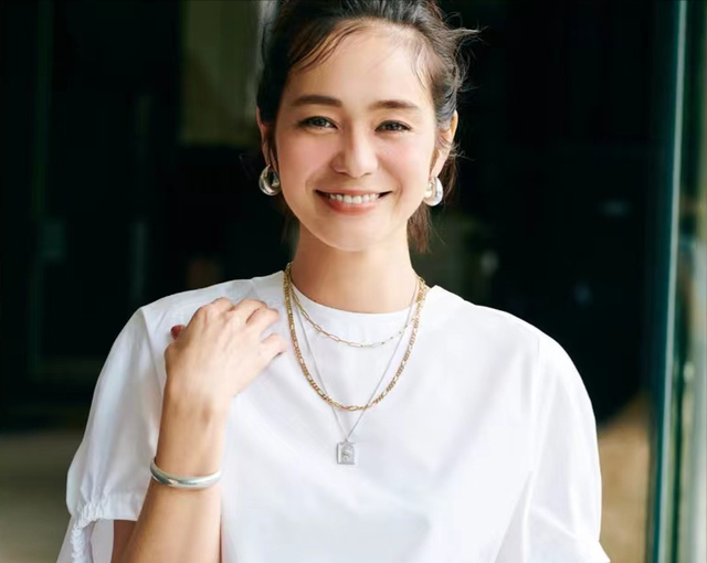 男士t恤穿搭，男生t恤太长怎么穿（对不起，那是你不会穿）