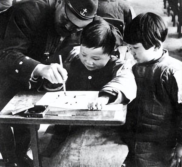 声名鹊起名声大噪区别，名声鹊起和名声大噪有什么区别（人教版教材插图迎合的是谁的审美）