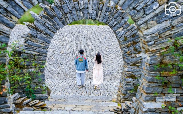 酉阳桃花源景区，重庆酉阳桃花源景区几月份去合适（桃花源、叠石花谷、龚滩古镇等六大景点玩到尽兴）