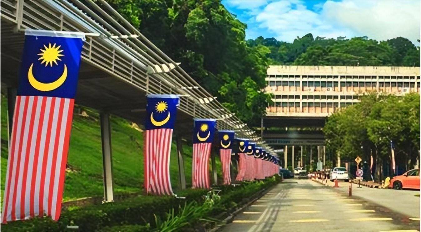 埃森精英英语培训学校（马来西亚如何拿第三国知名大学文凭）