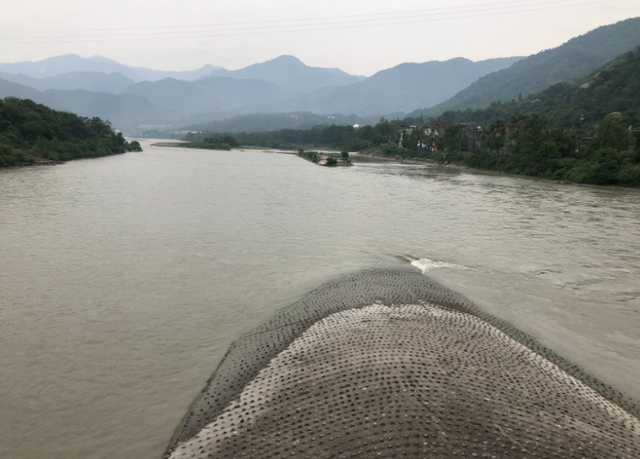 都江堰的作用，李冰主持建造都江堰的作用（都江堰被称为千年奇迹）