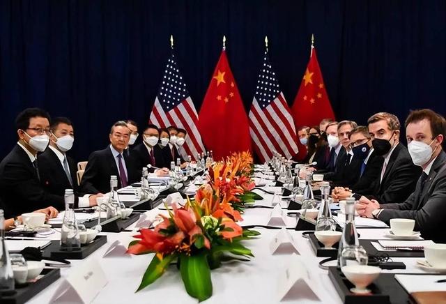 美国人均月收入，美国普通人均月工资（2022年美国居民人均收入3400美元）