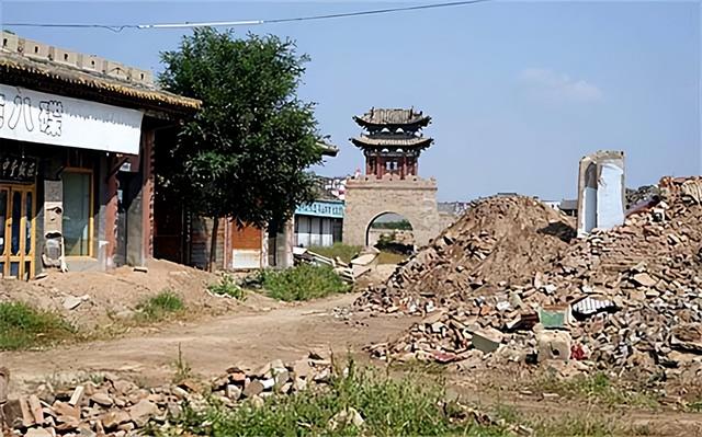 乔家大院在哪，乔家大院在哪里拍摄的（被摘牌后的乔家大院）