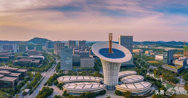 重庆和湖北哪个发达，重庆和湖北哪个面积大（湖北经济总量反超福建）