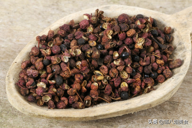 水煮肉怎么做才香，水煮肉怎么做才香脆（牢记\