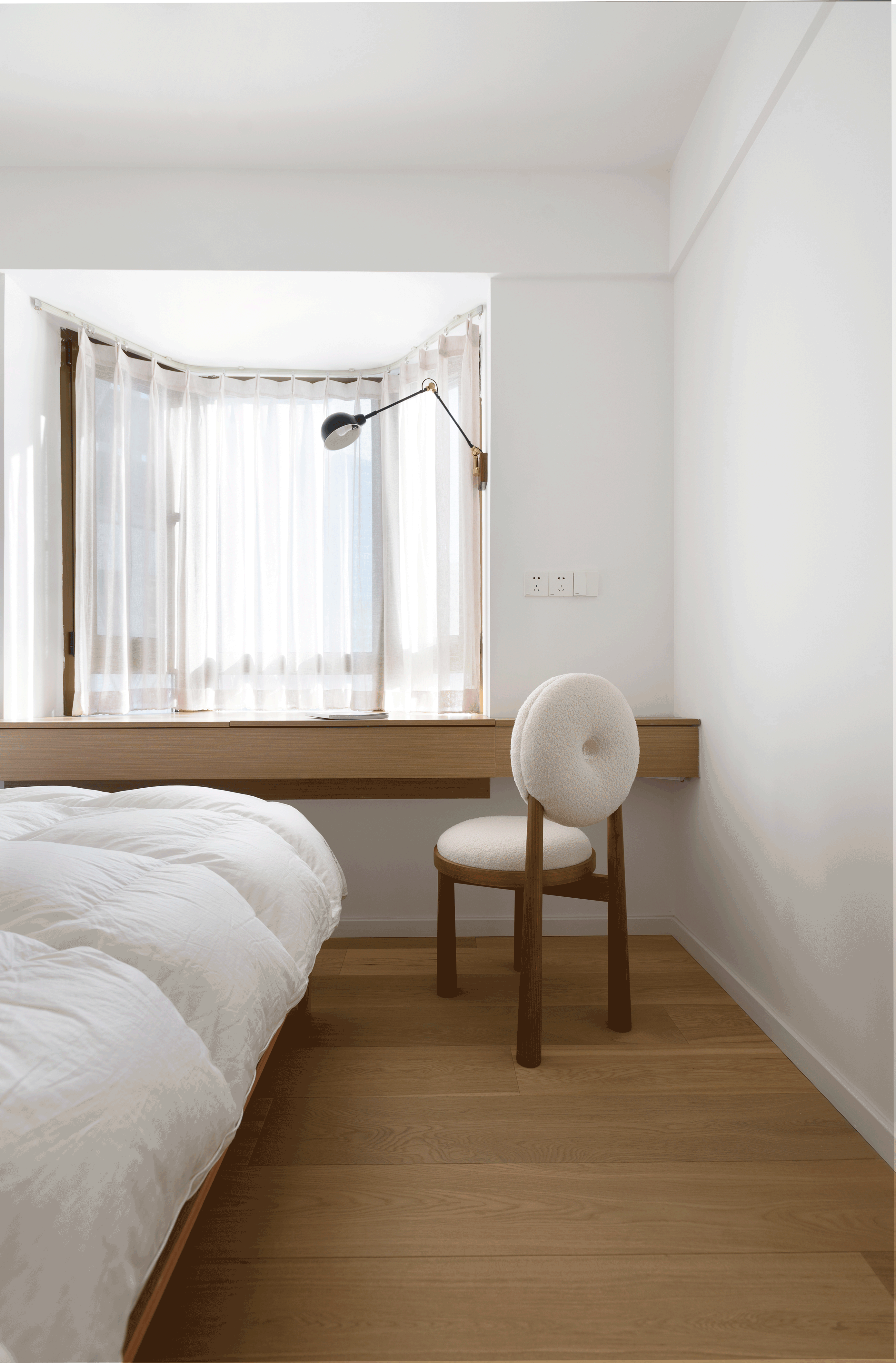 简约温暖的主卧室