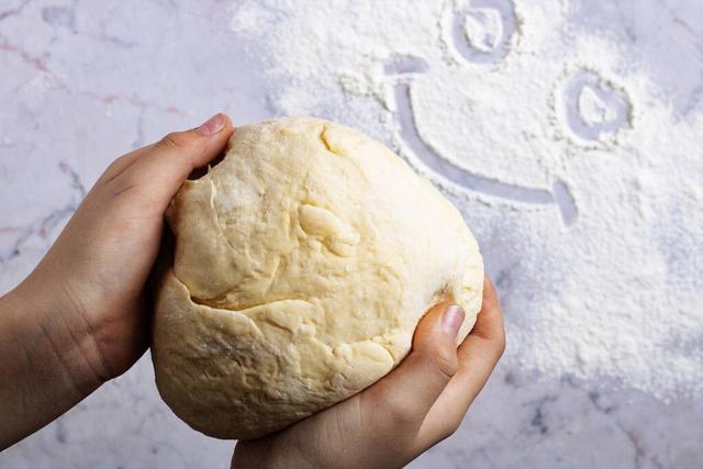 低筋面粉在超市叫什么，低筋和高筋有啥不同（低筋、中筋、高筋、全麦）