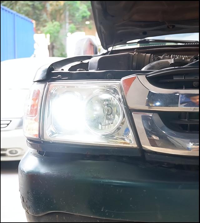 长城金迪尔怎么样，长城炮皮卡报价及图片（11款长城金迪尔升级汽车LED前照灯步骤解析）