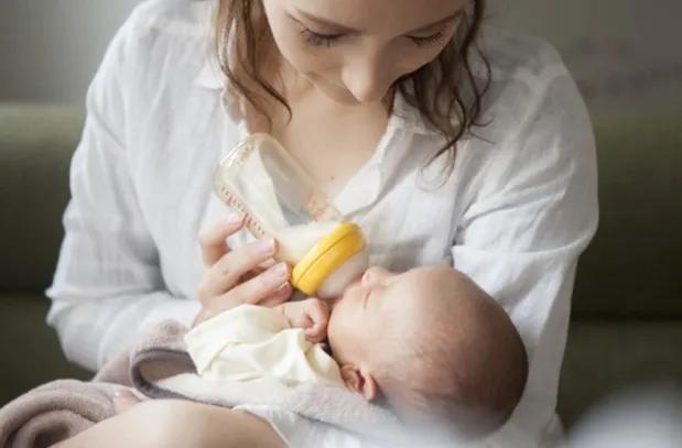 新生婴儿死亡怎么处理，新生儿死亡处理流程（新生男婴被父亲喂水呛咳身亡）