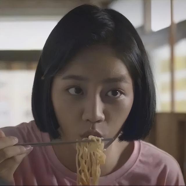 网红头像卡通可爱 美食妹妹，网红头像卡通可爱图片微信（吃东西头像）