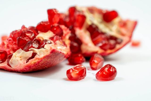 石榴花像什么，石榴花像什么比喻句简单（殷满仓乡土散文‖《石榴花开》）