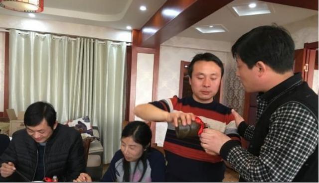 夸领导的词语简短精辟，夸领导的词语简短精辟高级（当他跟你说辛苦了）