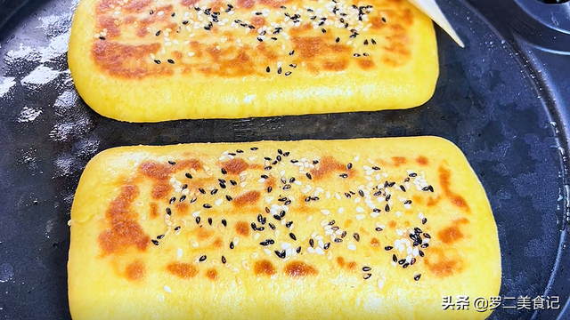 烫面饼怎么做又软又香，烫面饼怎么做又软又香窍门（出锅暄软多层）