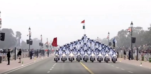 马戏团动物表演，马戏团表演有哪些节目（印度雾霾阅兵又成快乐源泉）