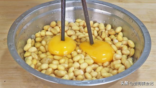 干黄豆怎么做好吃，黄豆怎么做好吃（黄豆里加2个鸡蛋）