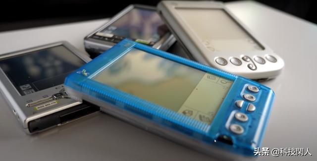 第一代电子计算机，世界上第一台电子计算机诞生于几年（人类历史上第一部智能手机Handspring）