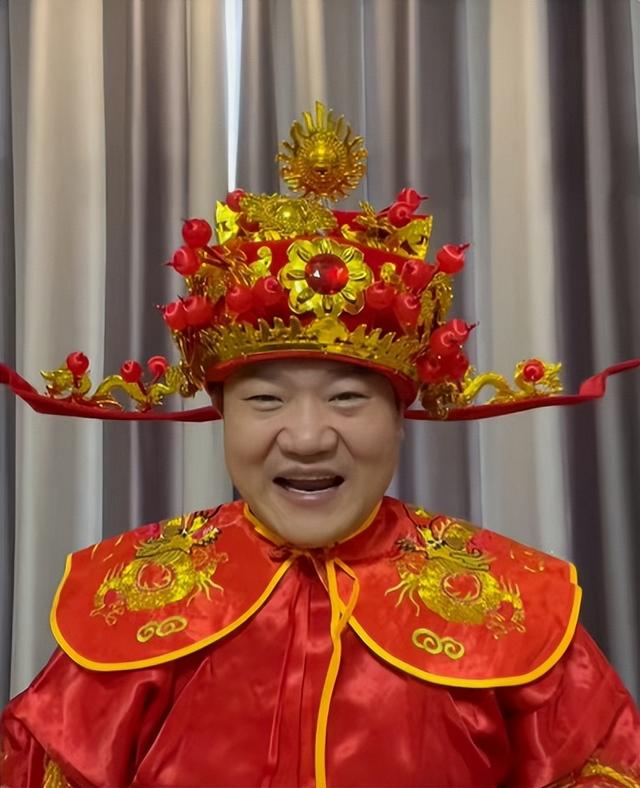 一个嘉年华是多少人民币，抖音上一个嘉年华等于人民币多少钱（当反诈刑警老陈进入直播的黑暗森林）