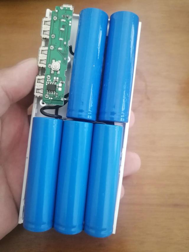 自助充电宝拆解，充电宝内面藏着你不知道的秘密