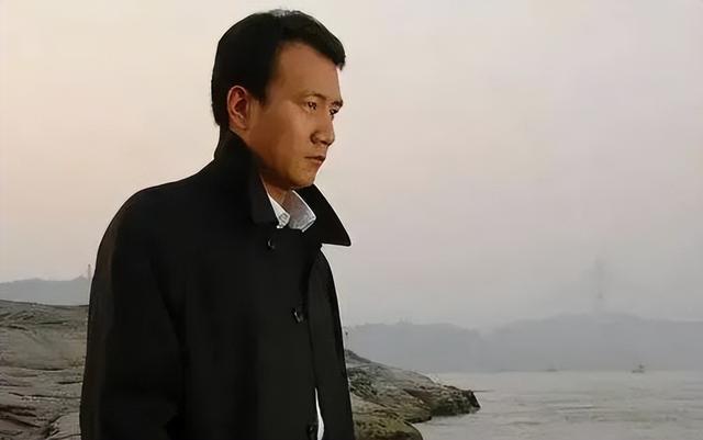 闫真的两部小说作品是什么，闫真的两部小说作品是什么类型（顿悟他妥协的真相不单是现实）