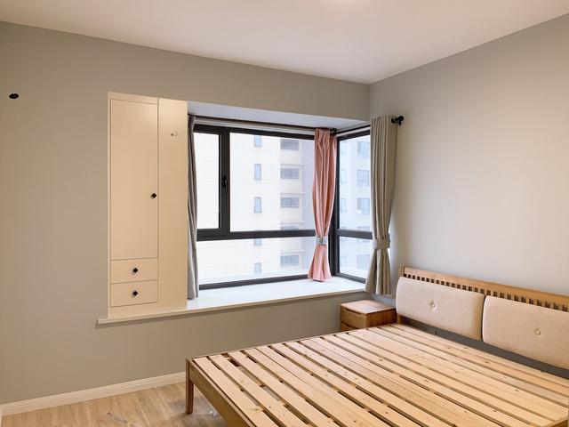 卧室灯多少瓦合适，卧室灯一般多少瓦（卧室里的7个地方“穷装”更好用）