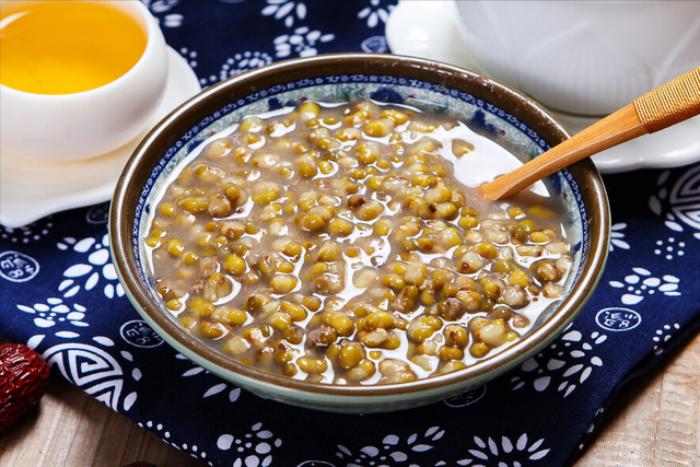 绿豆汤怎么煮，绿豆汤怎么煮最解毒,下火,消炎（想喝绿豆汤不用等）