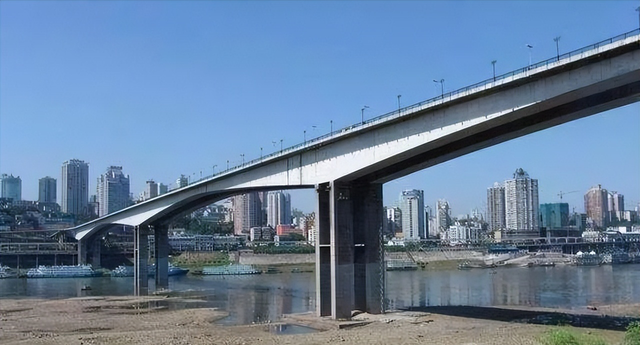 桥梁的分类方法很多,可以根据建筑材料,桥梁跨径,用途,行车道位置和