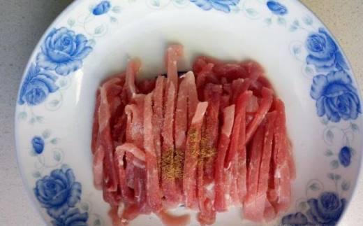 如何做鲜姜炒肉，炒肉用什么姜（姜丝肉的家常做法）