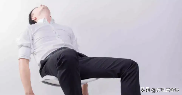 一人办公室办公桌的摆放，办公桌与门最佳位置图（领导办公室里的坐位）