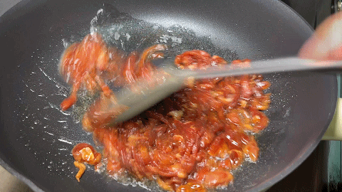 肉炒土豆丝怎么炒好吃，土豆丝炒肉怎样炒好吃（土豆肉丝在家这样做）