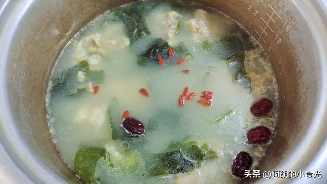 黄豆炖猪脚功效，黄豆猪手汤：一碗好汤