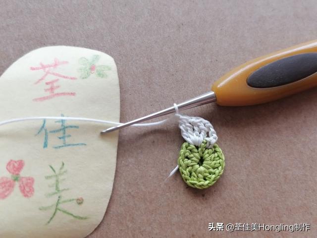 钩针编织小花朵，钩针编织花朵简单易学（新手半个小时就可以钩出来送给自己）