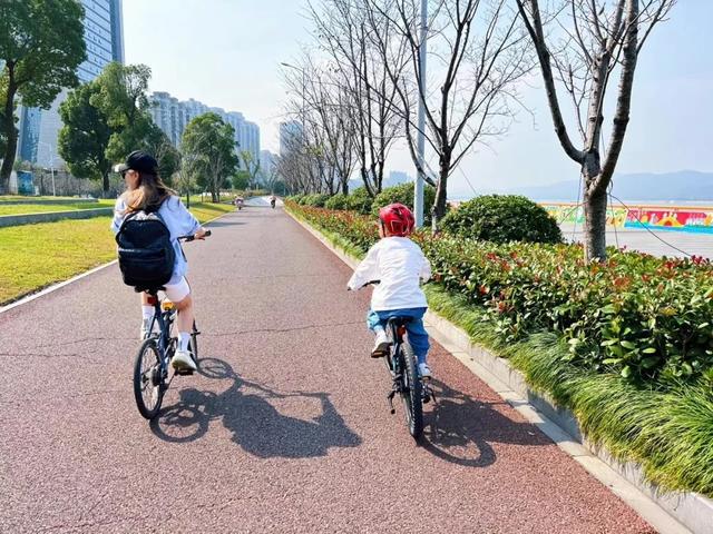 练肌肉会影响长高吗，长肌肉为什么会影响青少年的身高（4岁前不建议让娃做这2种运动）