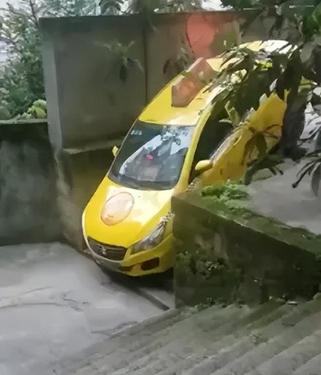 重庆出租车起步价，重庆出租车收费标准（在重庆坐出租车是什么体验）